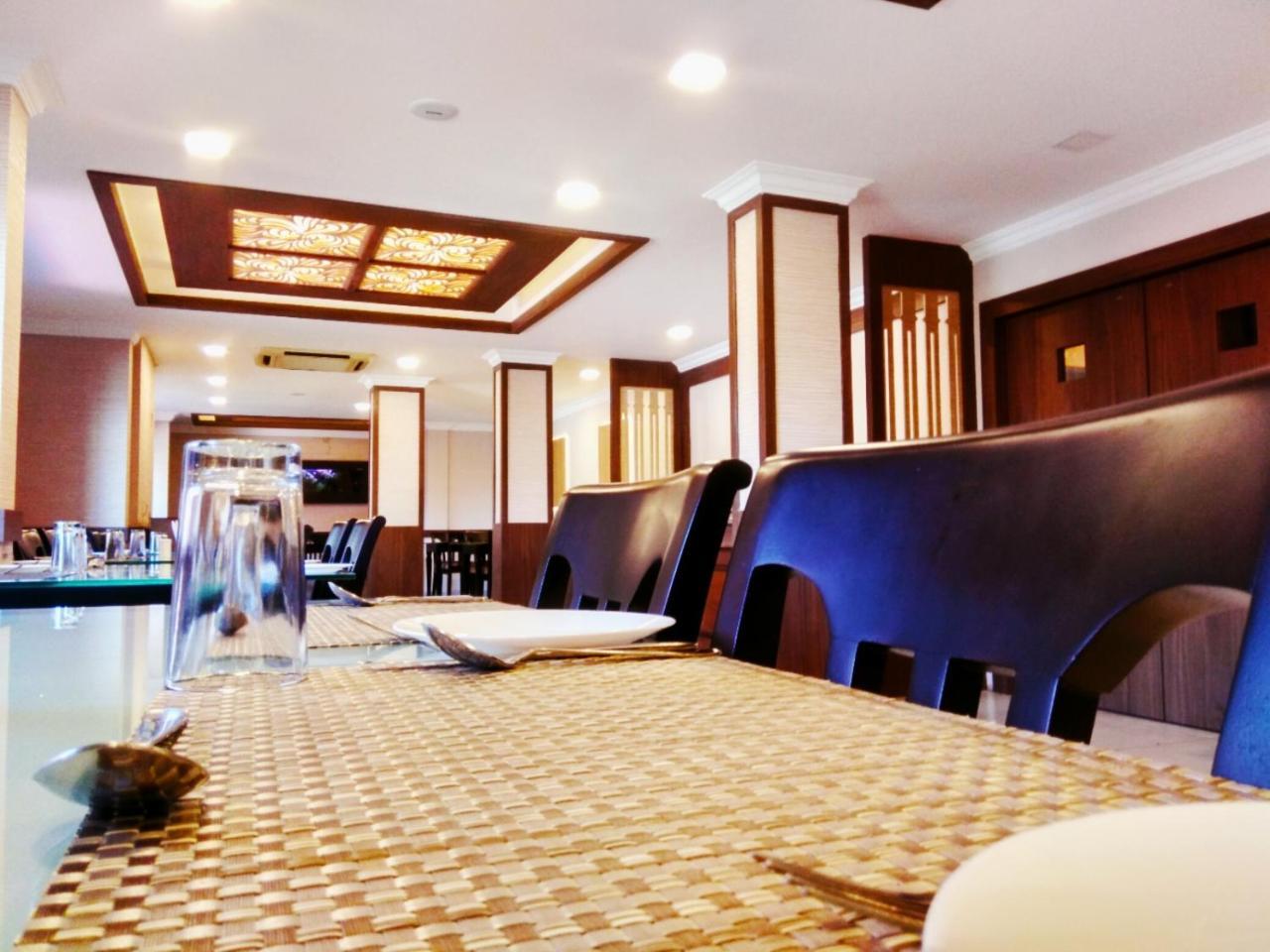 Prayana Hotels Kochi Extérieur photo